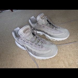 Men’s Airmax 95s size men’s 10.5